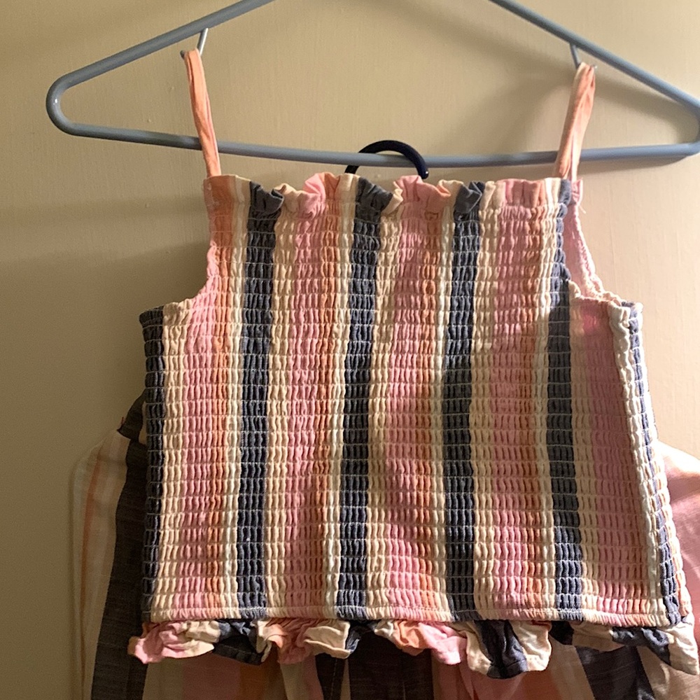 This is a set that is a size 12 in girls. And it is multicolor with beige.
